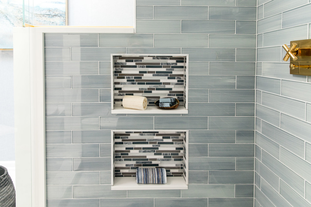 Home design - transitional home design idea in Chicago