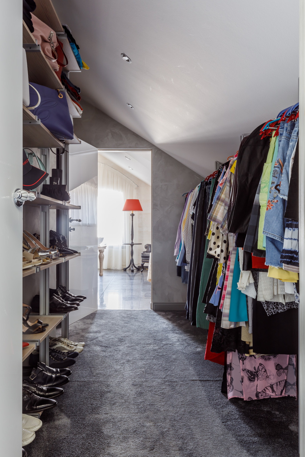 Дом с круглым окном