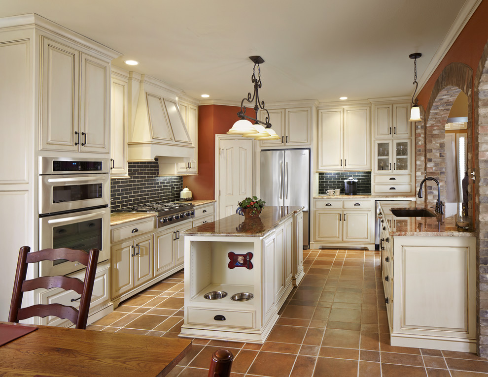 Photo of a traditional kitchen in Dallas with stainless steel appliances and subway tile splashback.