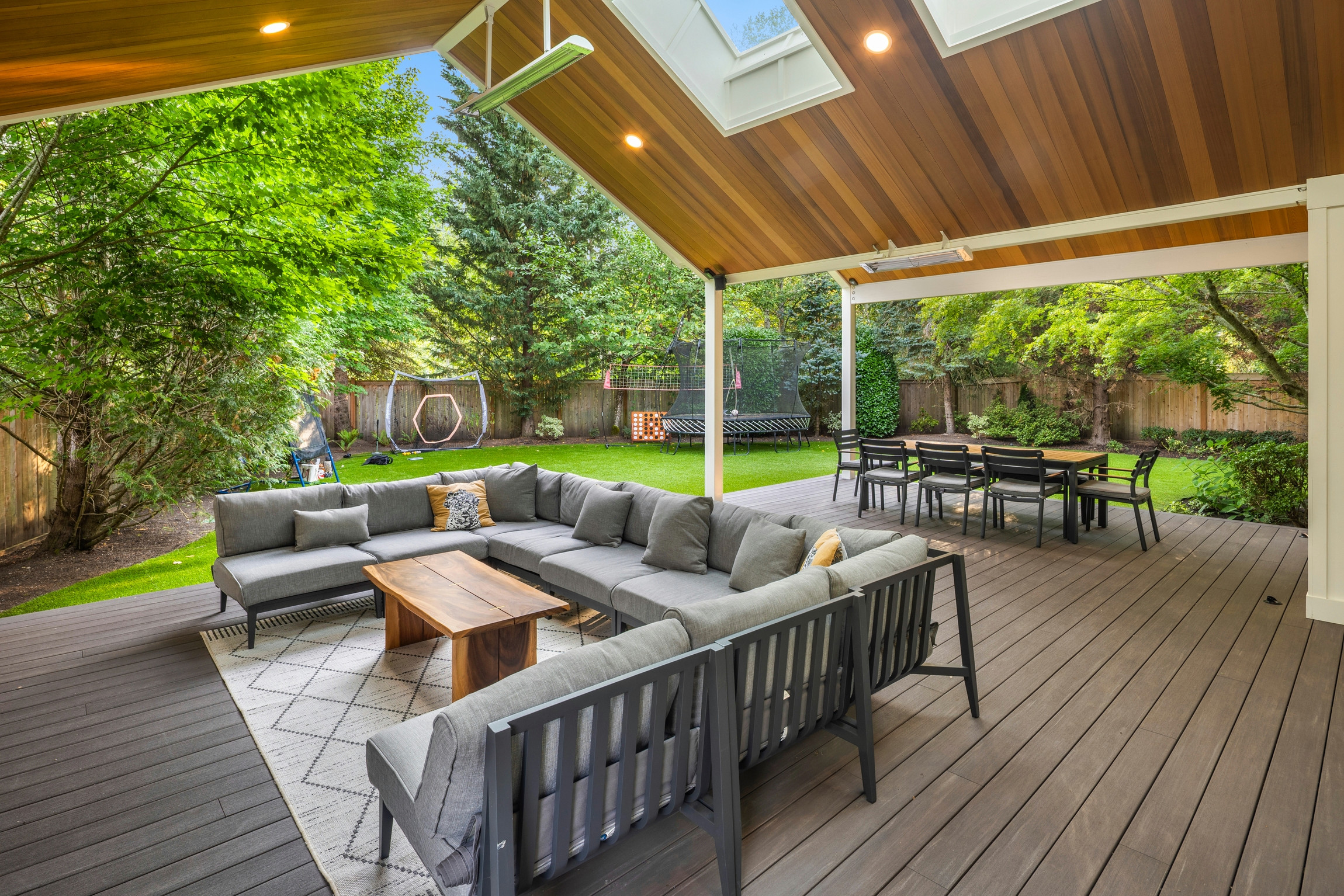 Sammamish Contemporary Outdoor Living