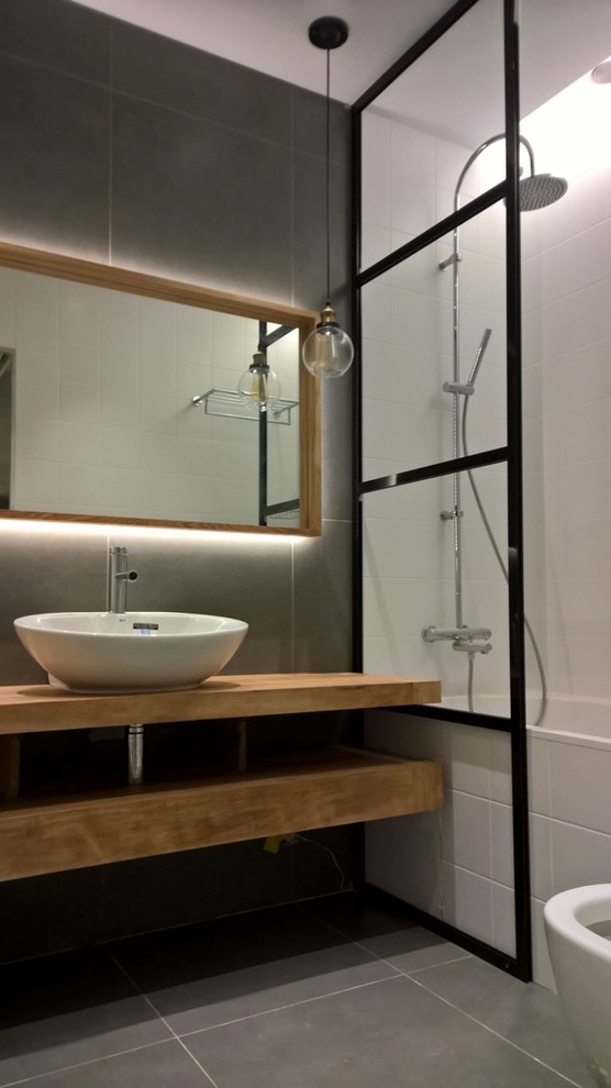 Зеркало с LED подсветкой для ванной