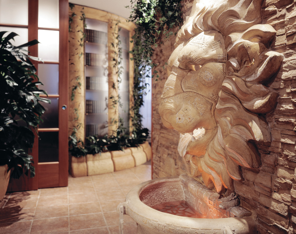 Декор интерьера. Фонтан "Лев"