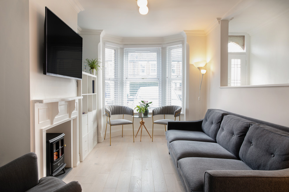 Contemporary living room in Berkshire.
