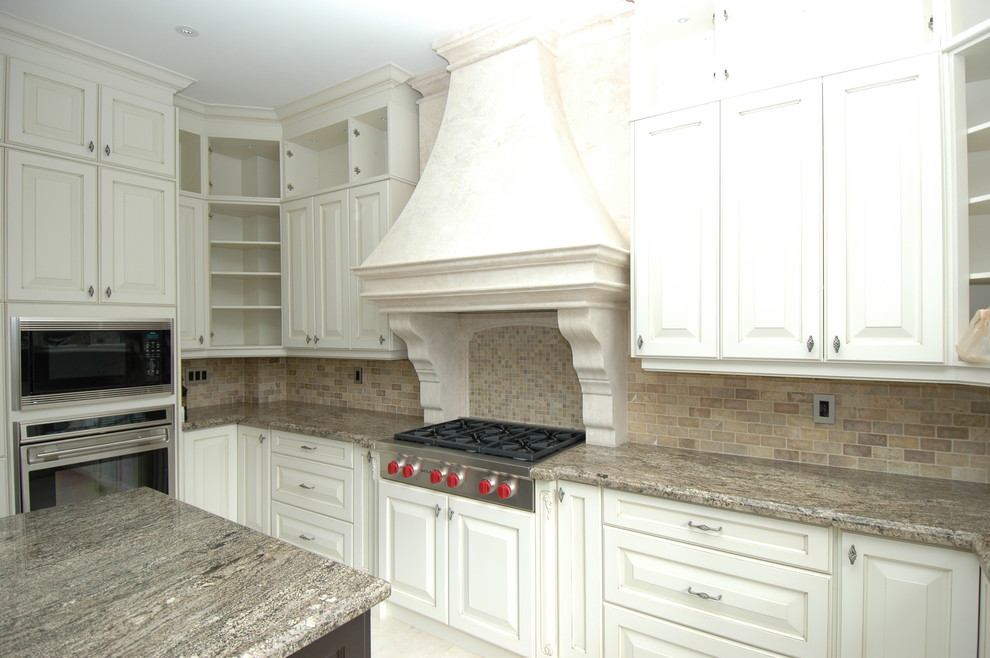 Transitional kitchen photo in Toronto