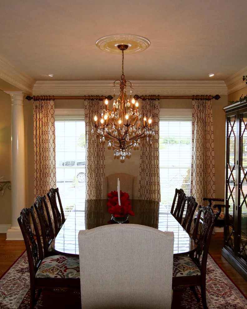 Dining room - transitional dining room idea