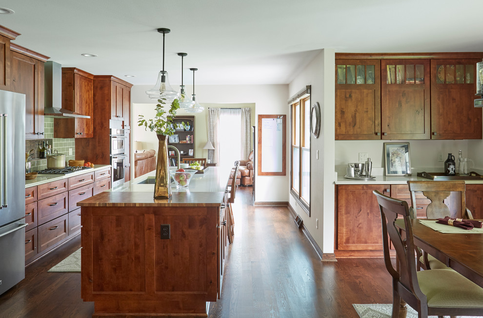 Photo of a large transitional kitchen in Milwaukee.
