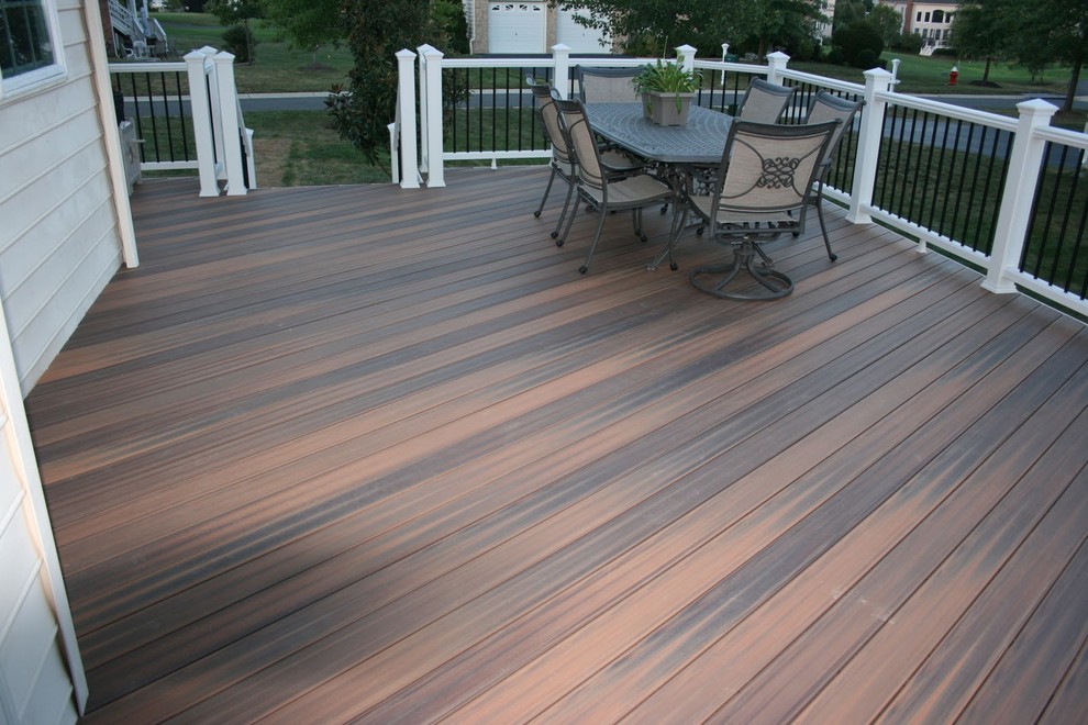 Mid-sized elegant backyard deck photo