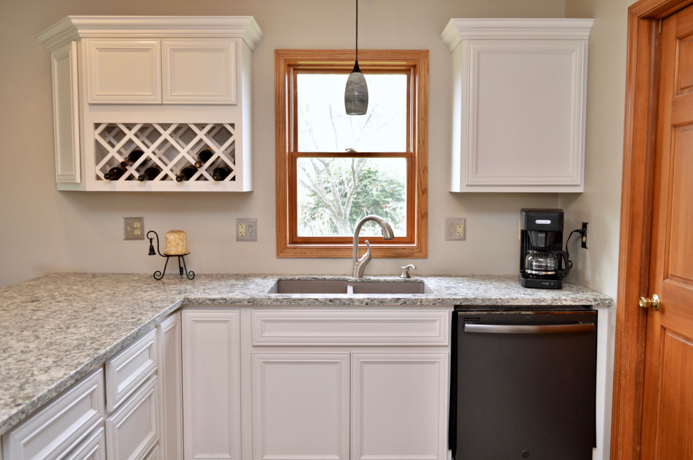 Inspiration for a mid-sized transitional l-shaped eat-in kitchen remodel in Chicago with an undermount sink, recessed-panel cabinets, white cabinets, quartzite countertops, stainless steel appliances, a peninsula and gray countertops
