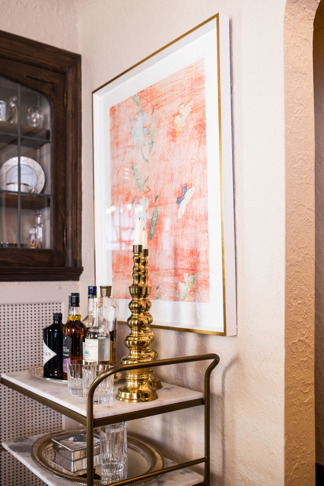 Transitional home design photo in Milwaukee