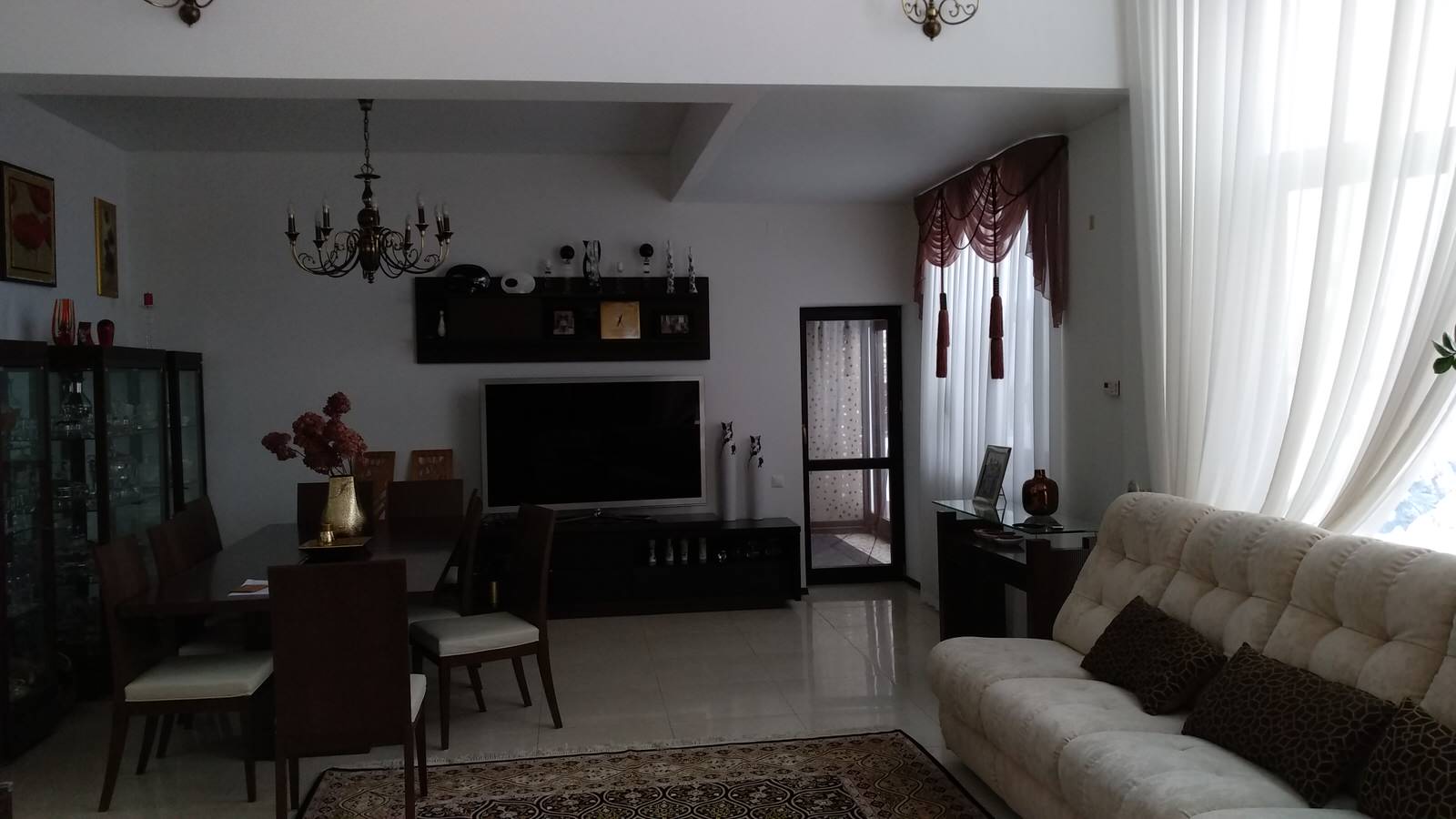 Белый, холодный, бразильский кофе