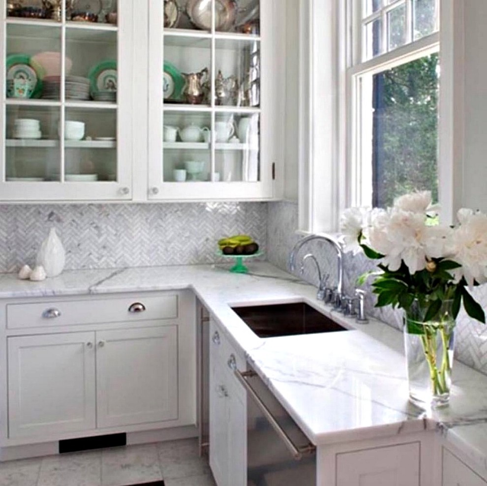 Kitchen - large transitional l-shaped marble floor and multicolored floor kitchen idea with an undermount sink, shaker cabinets, white cabinets, marble countertops, multicolored backsplash, marble backsplash and stainless steel appliances
