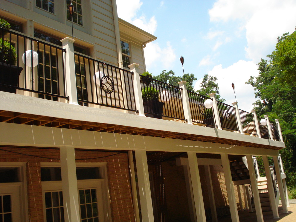 This is an example of a traditional deck in Baltimore.