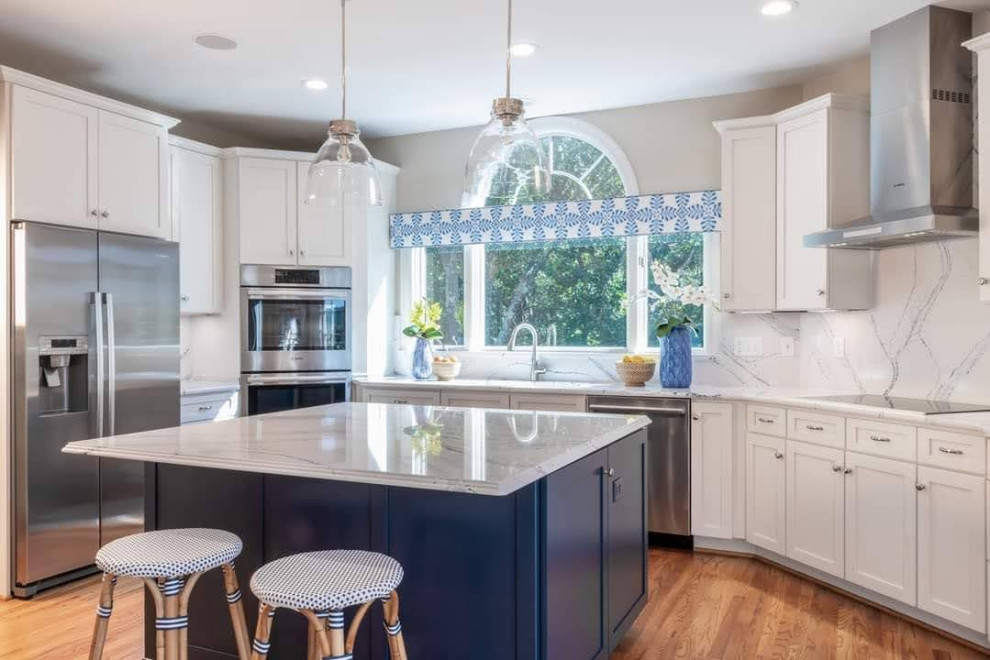 Home design - transitional home design idea in St Louis