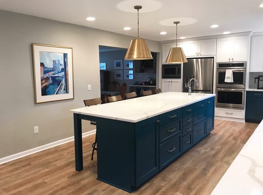 Transitional home design photo in Indianapolis