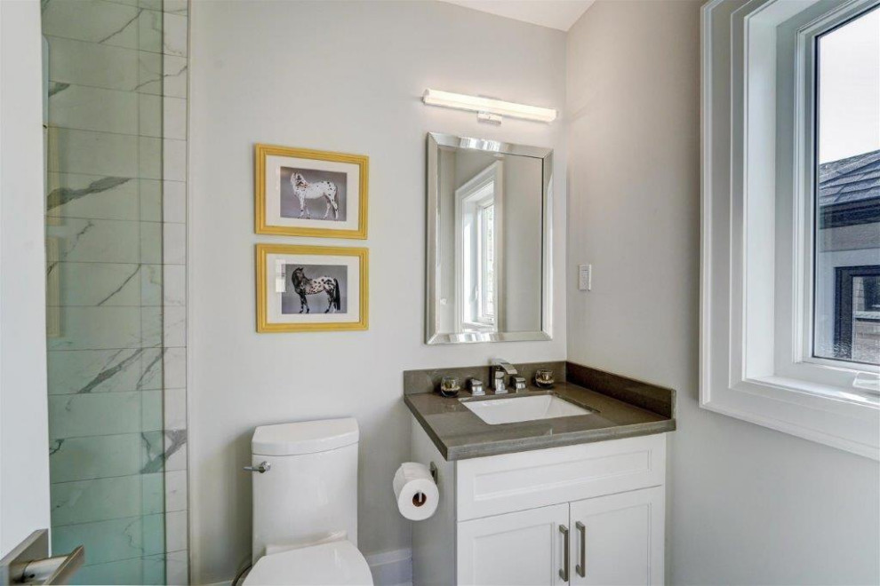 Example of a transitional bathroom design in Toronto