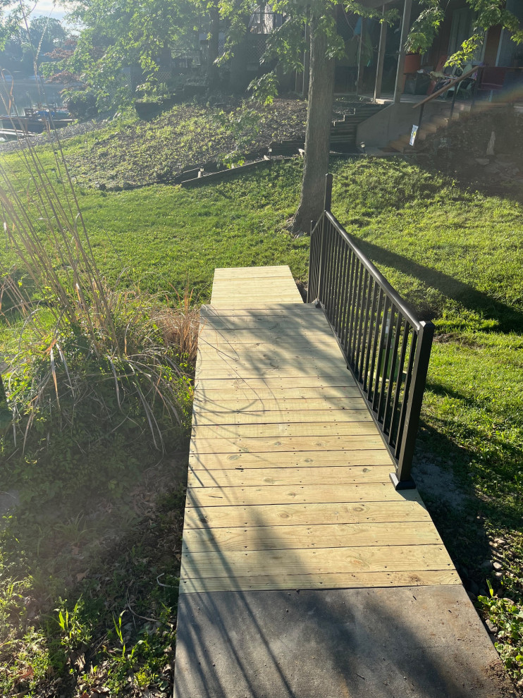 Ramp/Stair Building in Lake Waukomis, MO