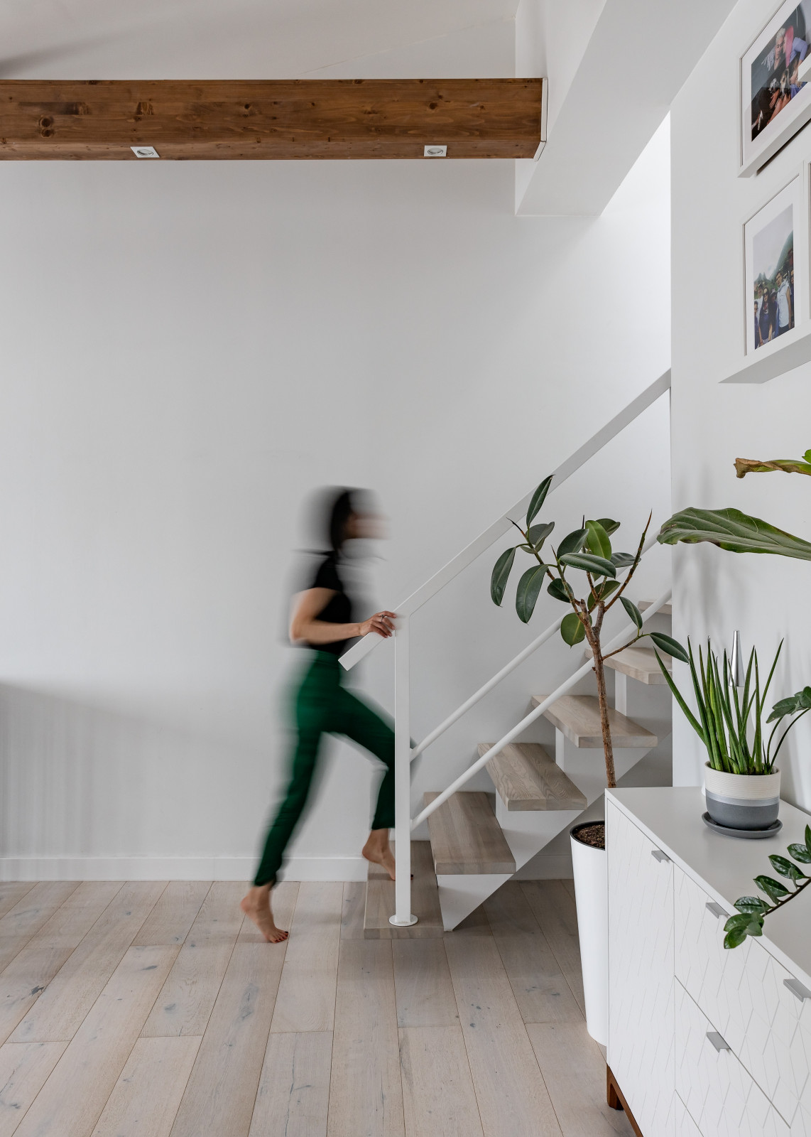 Белая мансардная квартира в историческом центре Петербурга