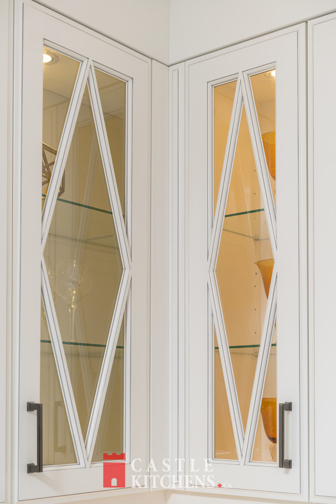 Inspiration for a transitional home design remodel in Toronto