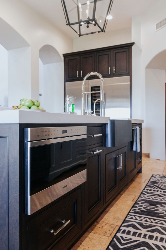 Kitchen - transitional kitchen idea in Phoenix
