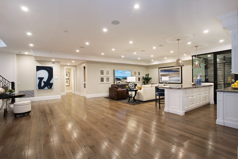 Example of a transitional home design design in Orange County