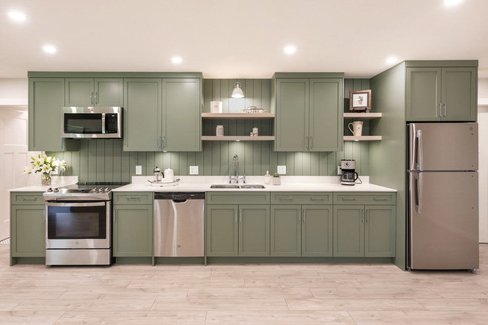 Kitchen - transitional kitchen idea in Vancouver