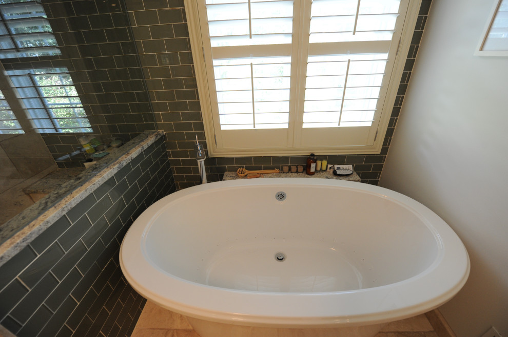 Inspiration for a transitional bathroom remodel in Philadelphia