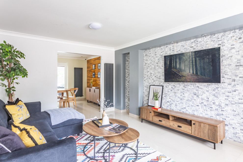 Источник вдохновения для домашнего уюта: открытая гостиная комната среднего размера в стиле рустика с серыми стенами