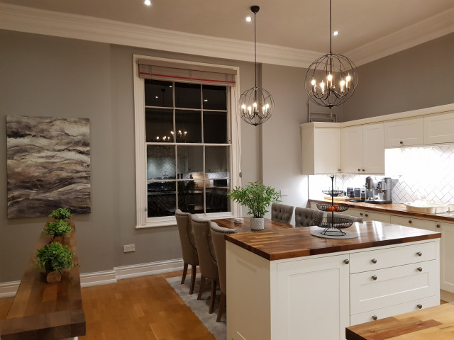 Large traditional style Cornice/coving 