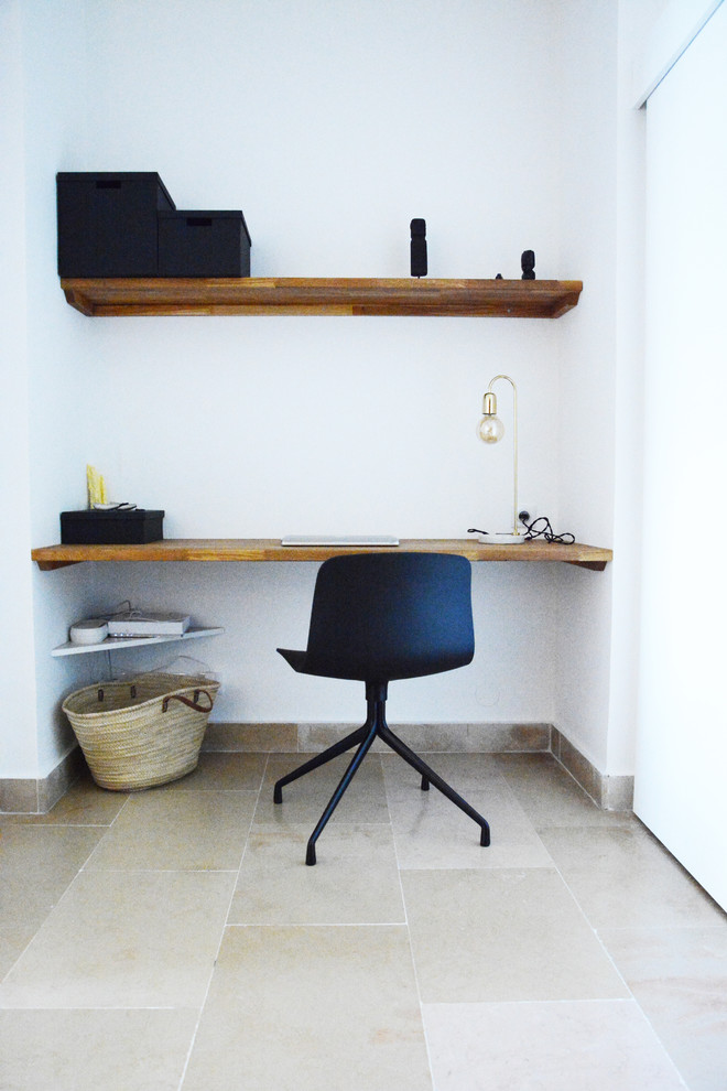 This is an example of a scandinavian home office in Marseille.
