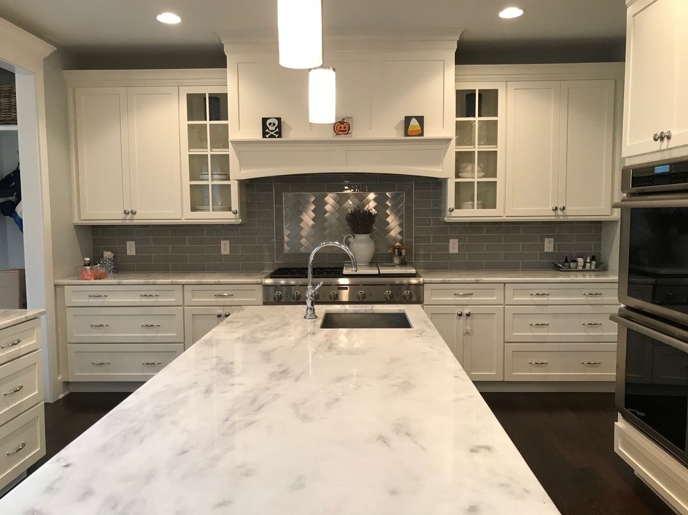 Transitional kitchen photo in Bridgeport