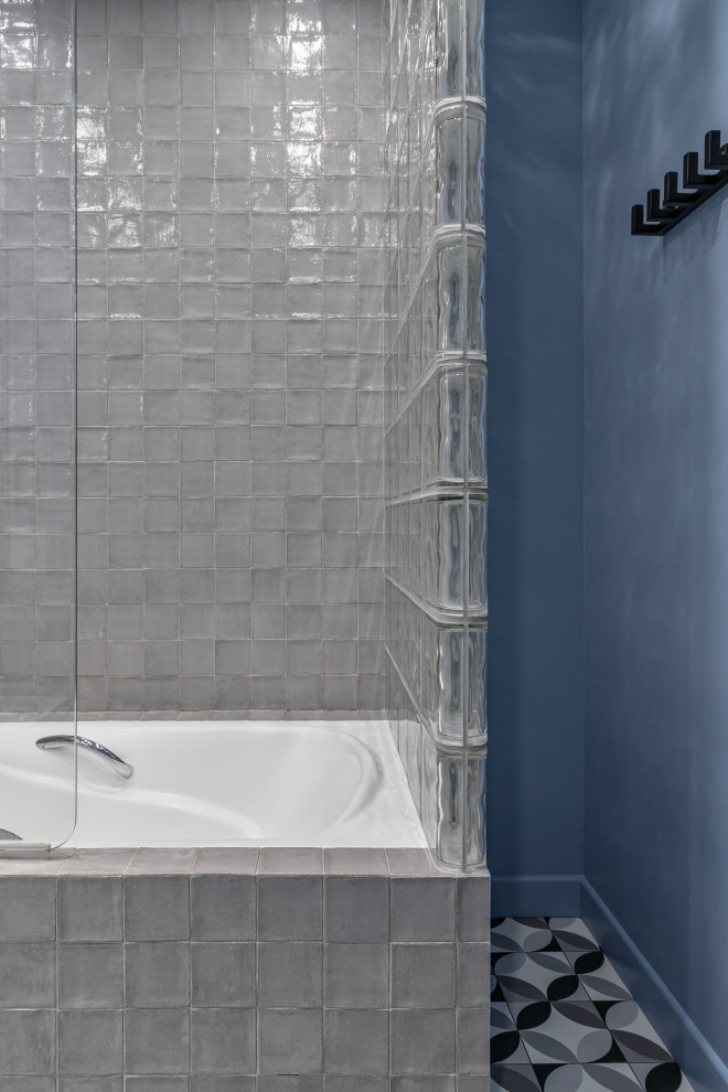 Трехкомнатная квартира с кухней—гостиной