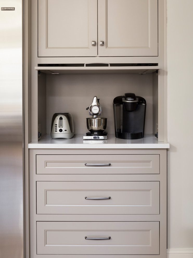 Inspiration for a transitional home design remodel in Birmingham