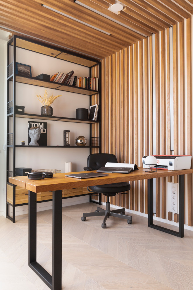 Home office - contemporary home office idea in Moscow
