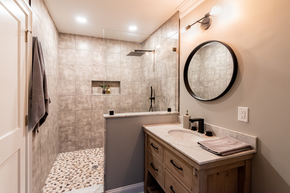 This is an example of a mid-sized country 3/4 bathroom in Philadelphia with flat-panel cabinets, beige cabinets, an open shower, a one-piece toilet, beige tile, grey walls, an undermount sink, an open shower, multi-coloured benchtops, a single vanity and a freestanding vanity.