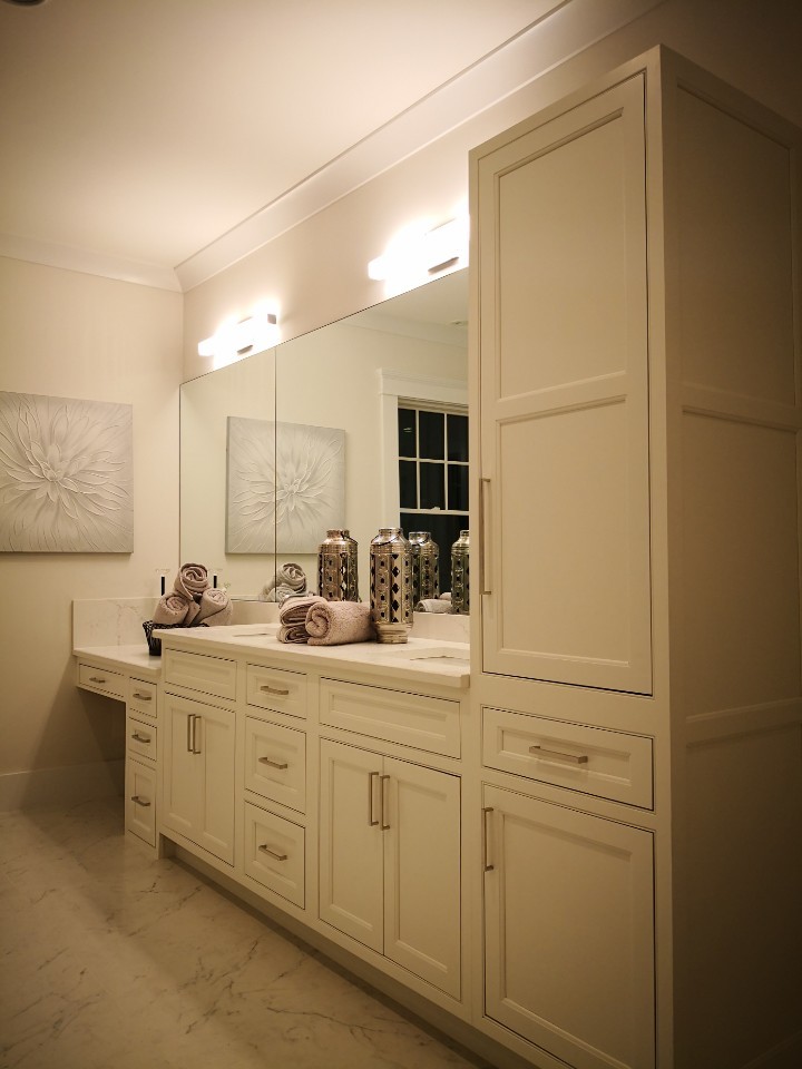 Home design - transitional home design idea in Boston