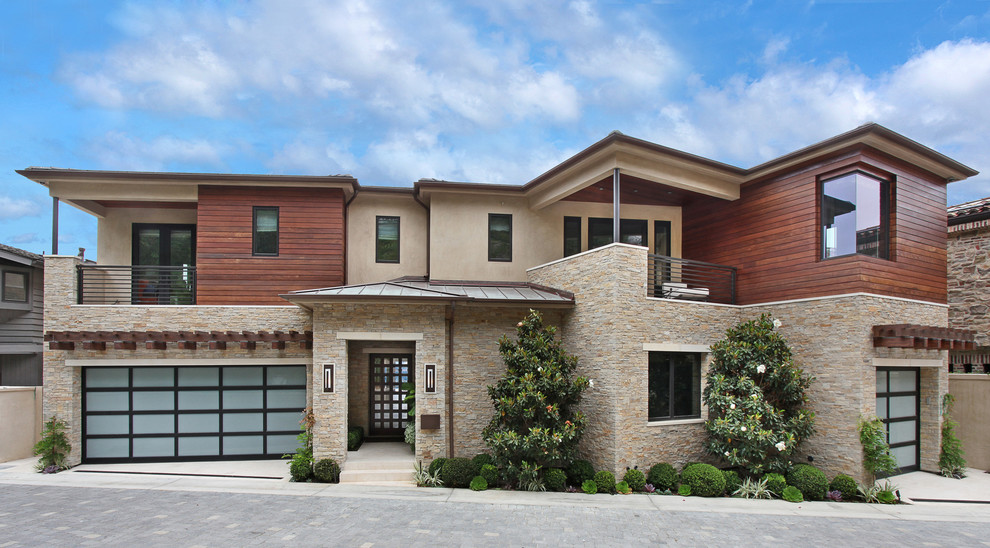 Inspiration for a contemporary exterior in Orange County.