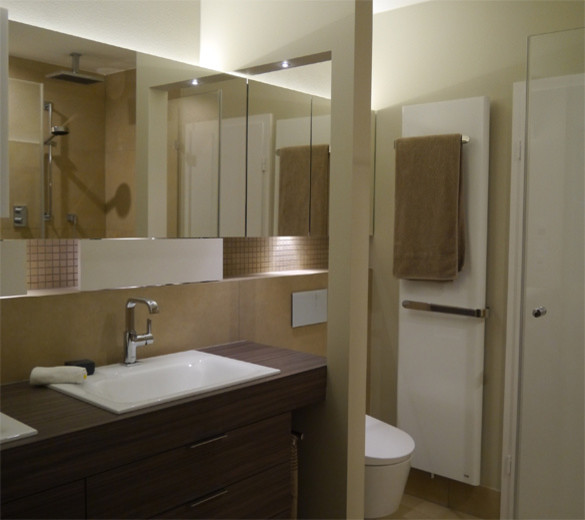 Bad Familie B - Waschtisch mit Spiegelschrank