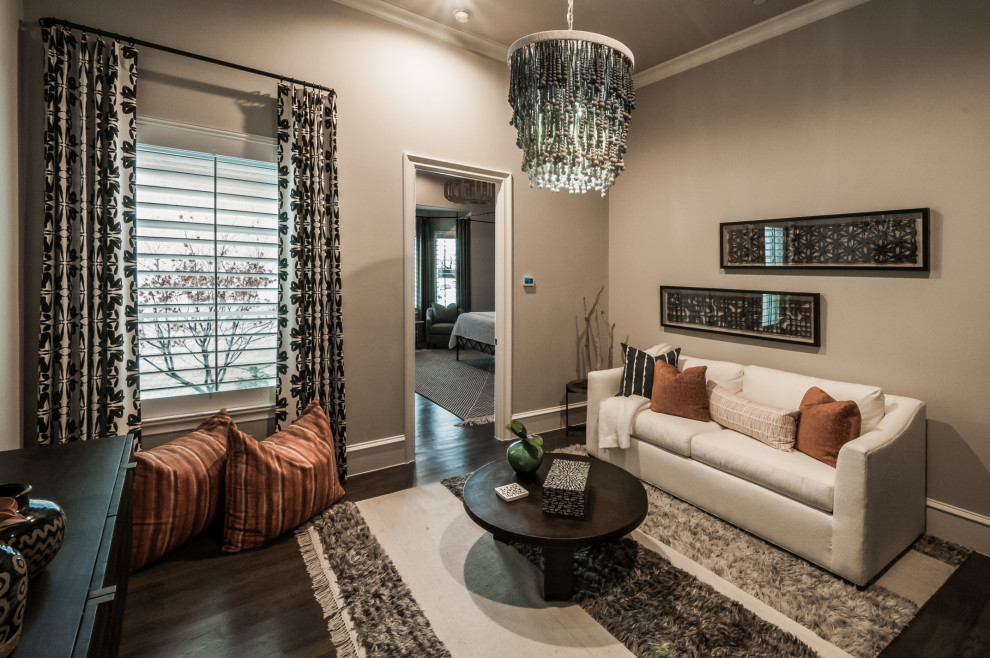 Transitional home design photo in Dallas