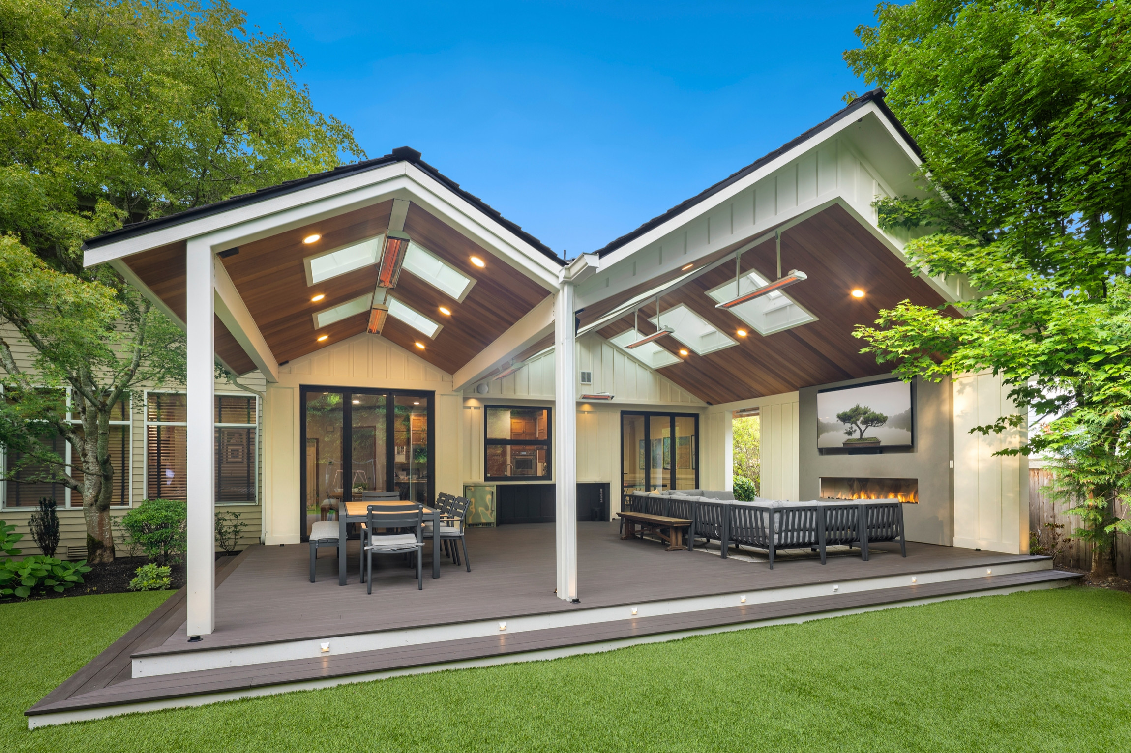 Sammamish Contemporary Outdoor Living