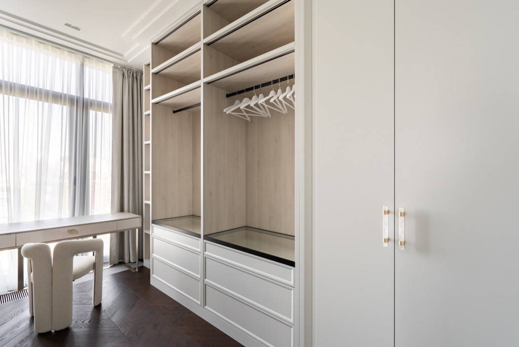 Шикарная квартира с белой мебелью