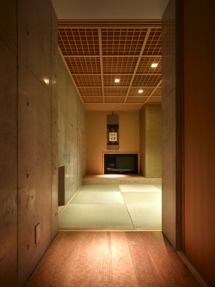 Inspiration pour une chambre d'amis asiatique avec un sol de tatami et un plafond à caissons.