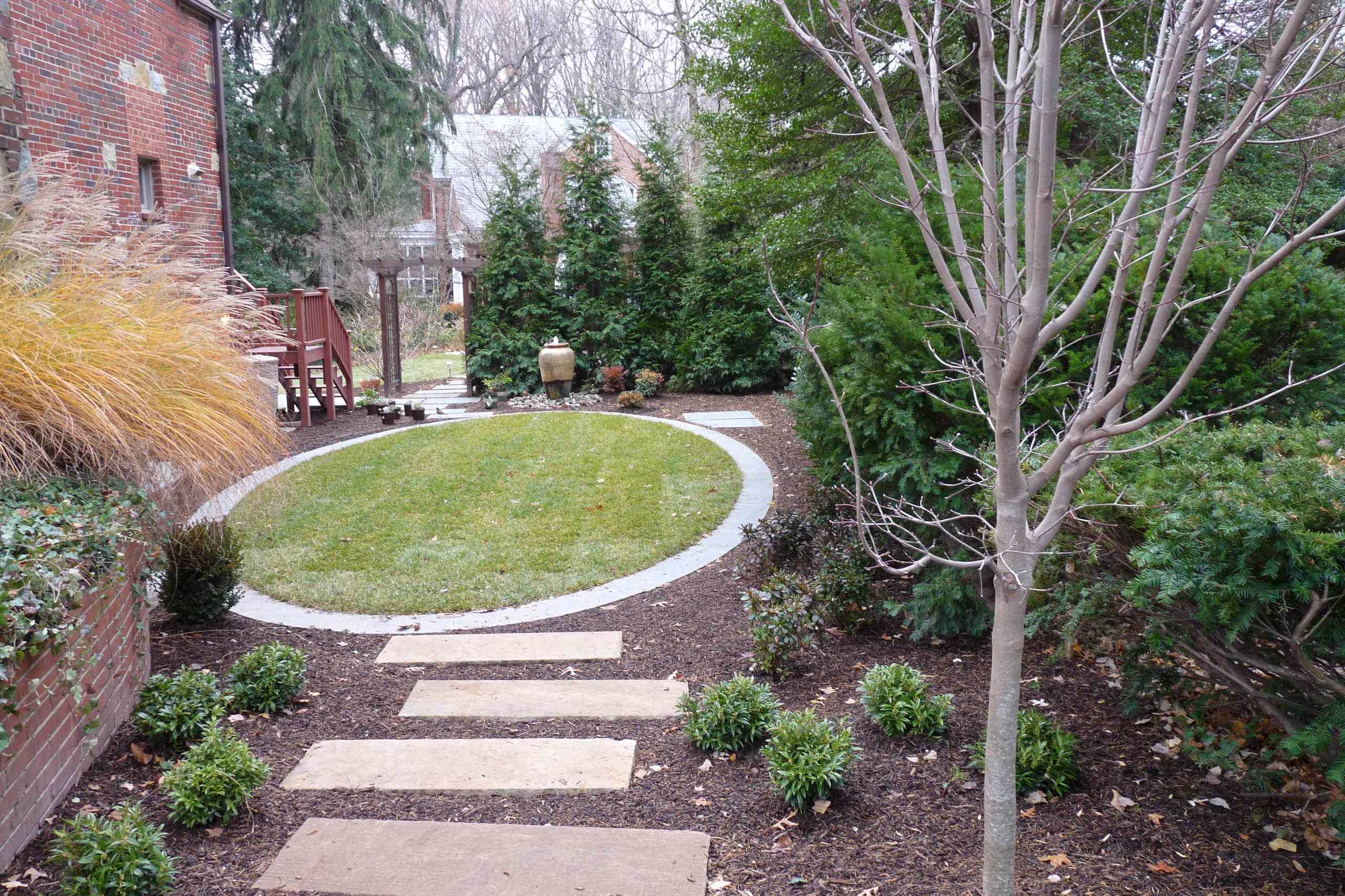 Elliptical Lawn with Water Feature