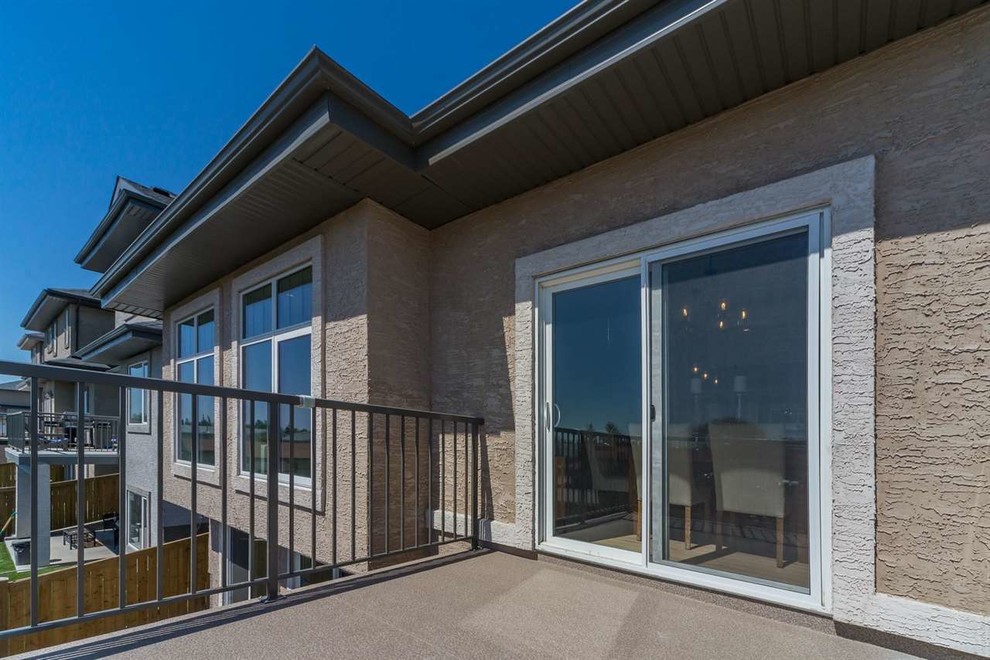 Inspiration for a transitional deck remodel in Edmonton