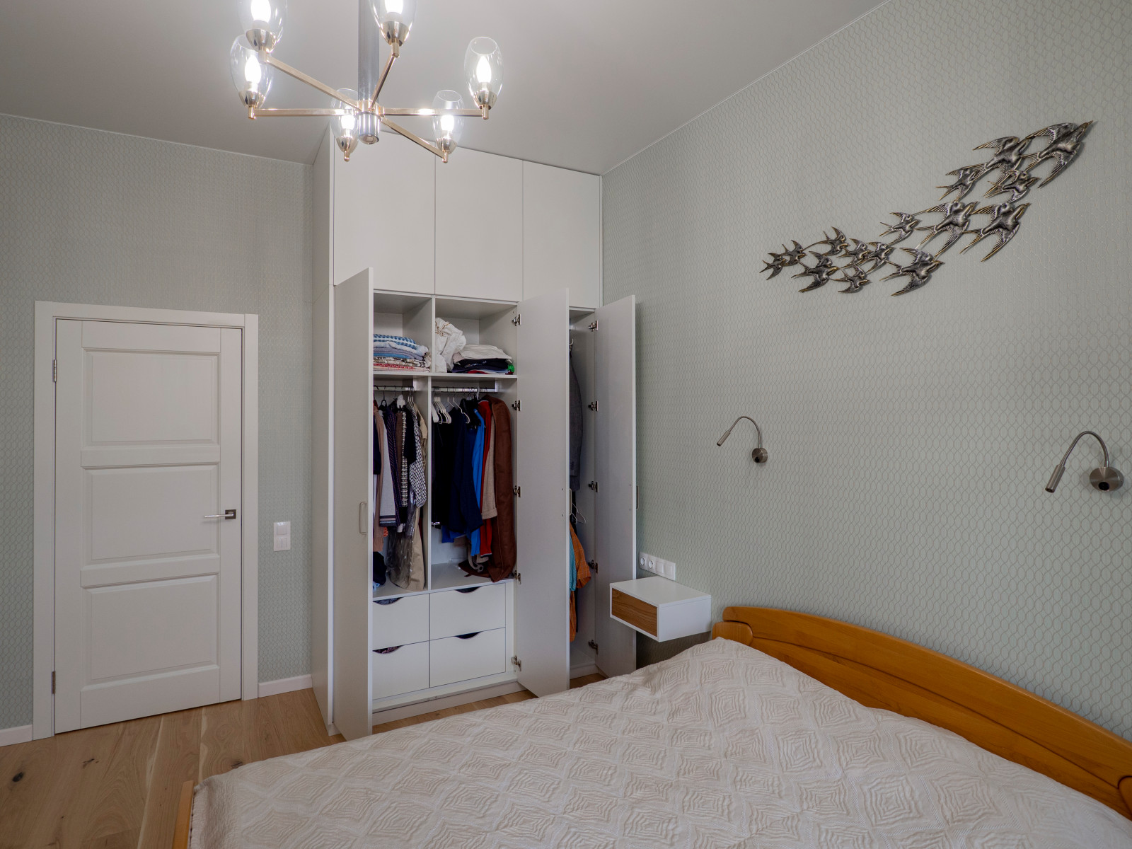 Меблировка спальни и кабинета в светло-мятном цвете