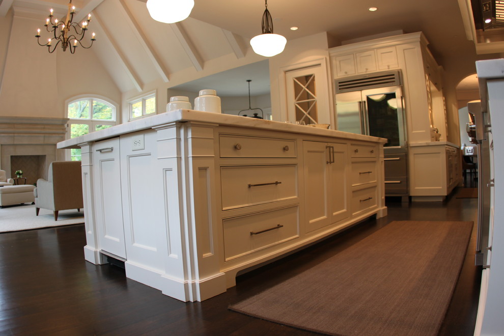 Inspiration for a transitional kitchen remodel in Indianapolis