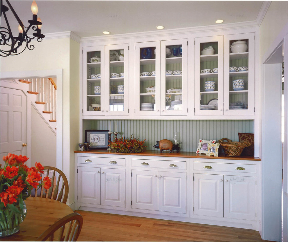 Design ideas for a country kitchen in Burlington.