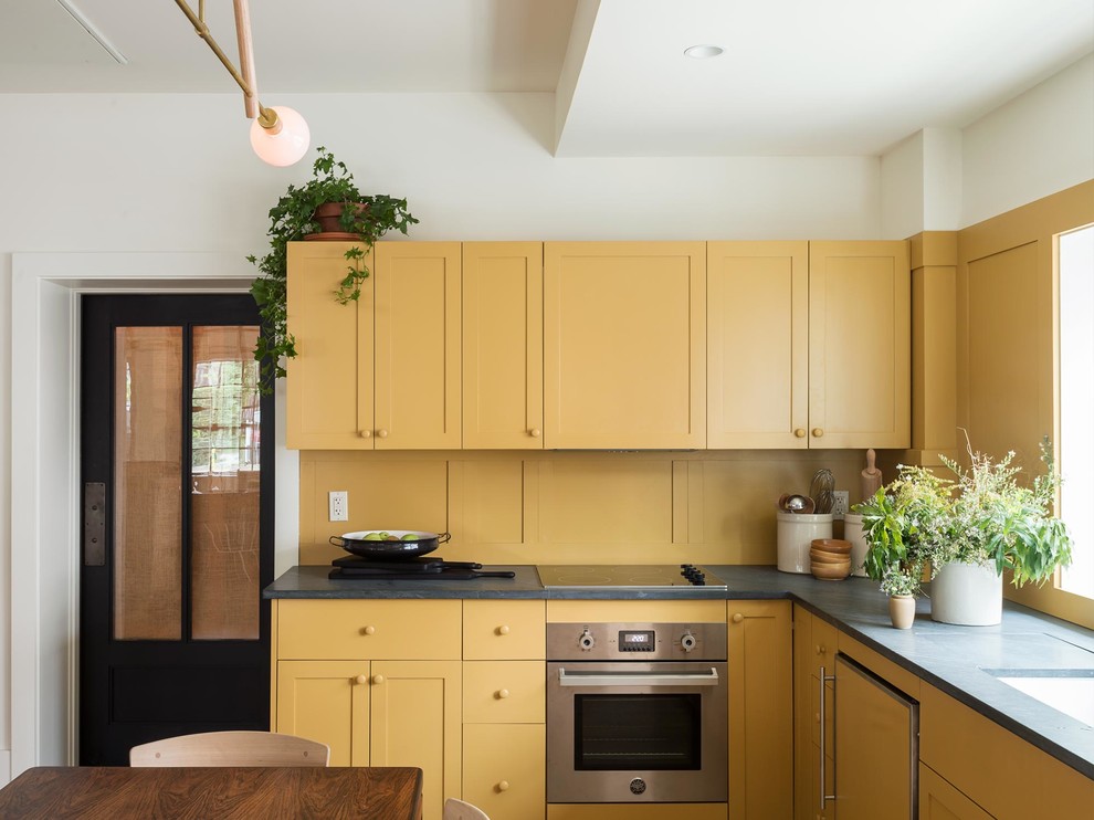 This is an example of a scandinavian kitchen in Charleston.