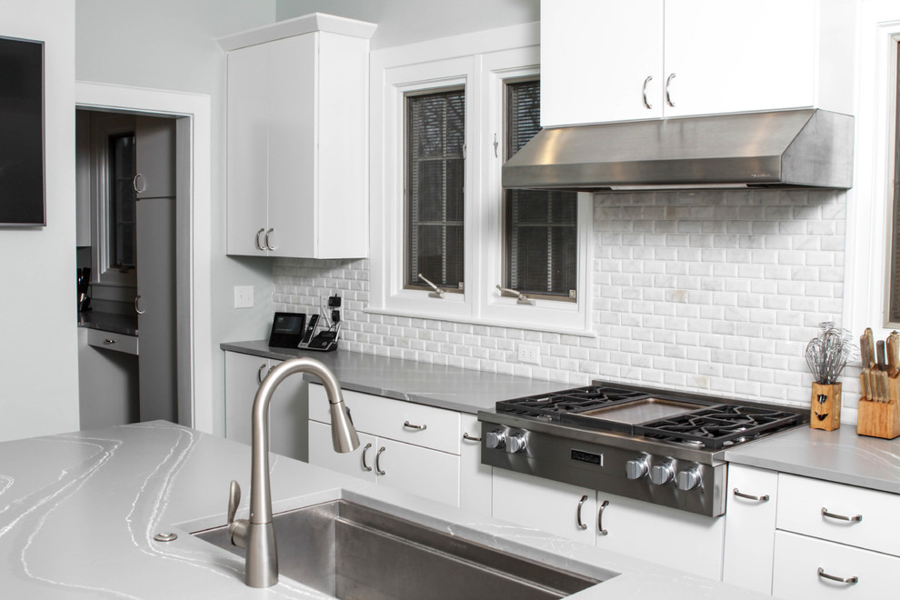 Kitchen - transitional kitchen idea in Cincinnati
