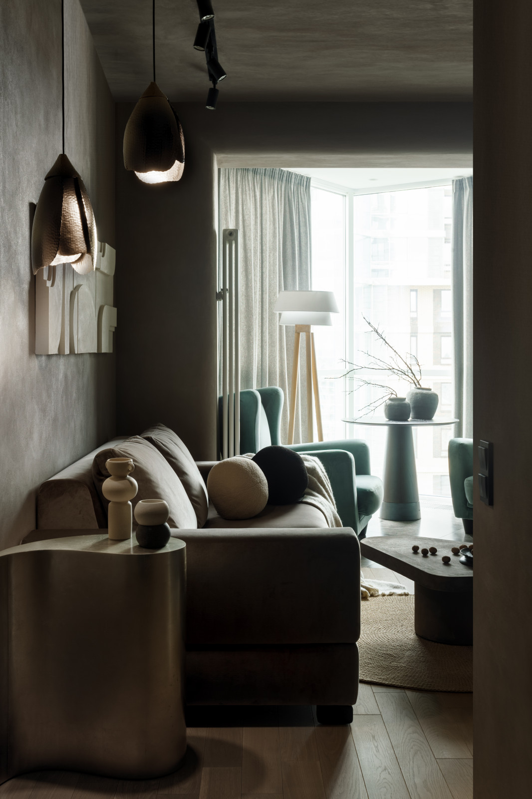 Кухня-гостиная в тёмных тонах