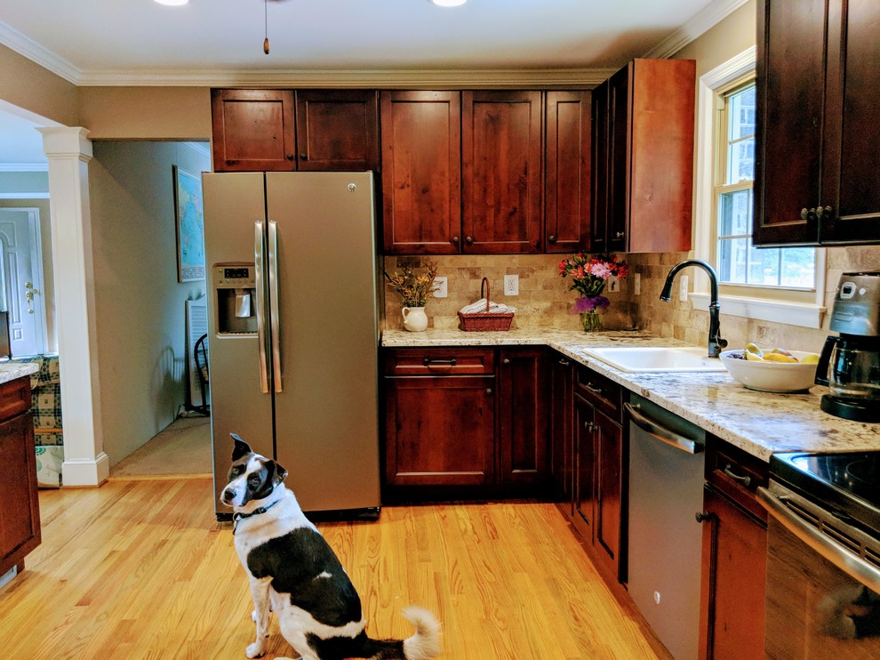 Kitchen - transitional kitchen idea in DC Metro